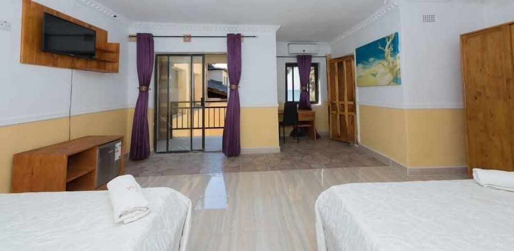 Deluxe Double Or Twin Room photo 3