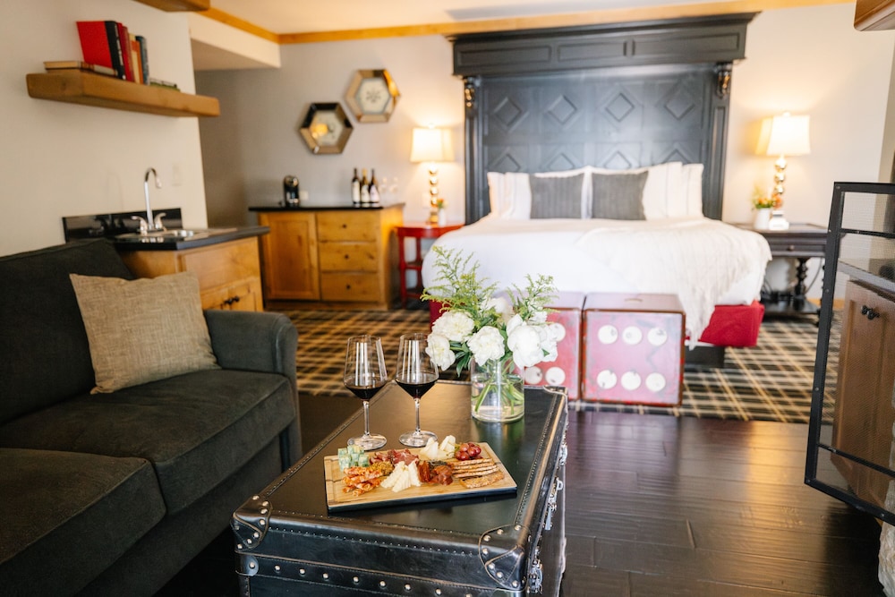 Premier Suite, 1 King Bed, Accessible (Lake Front) - Photo 4