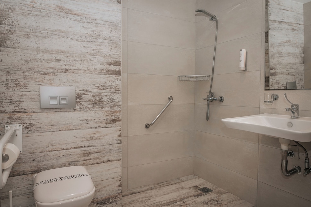 Standard Triple Room - Photo 2
