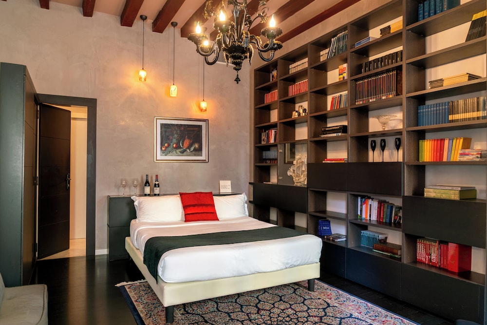 Luxury Suite, Ensuite photo 1