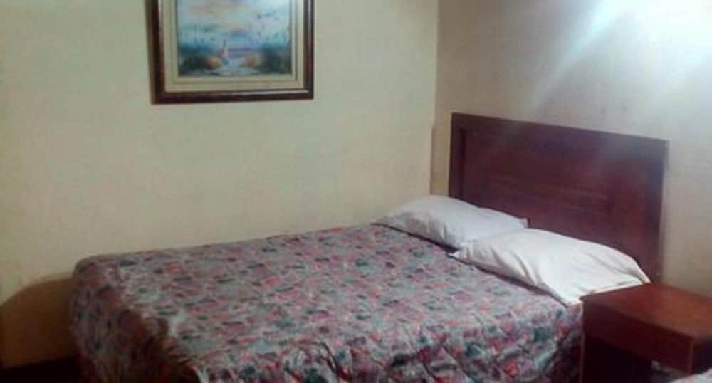 Classic Triple Room, Multiple Beds, Non Smoking photo 2