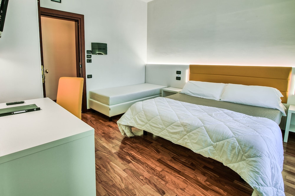 Classic Triple Room photo 3