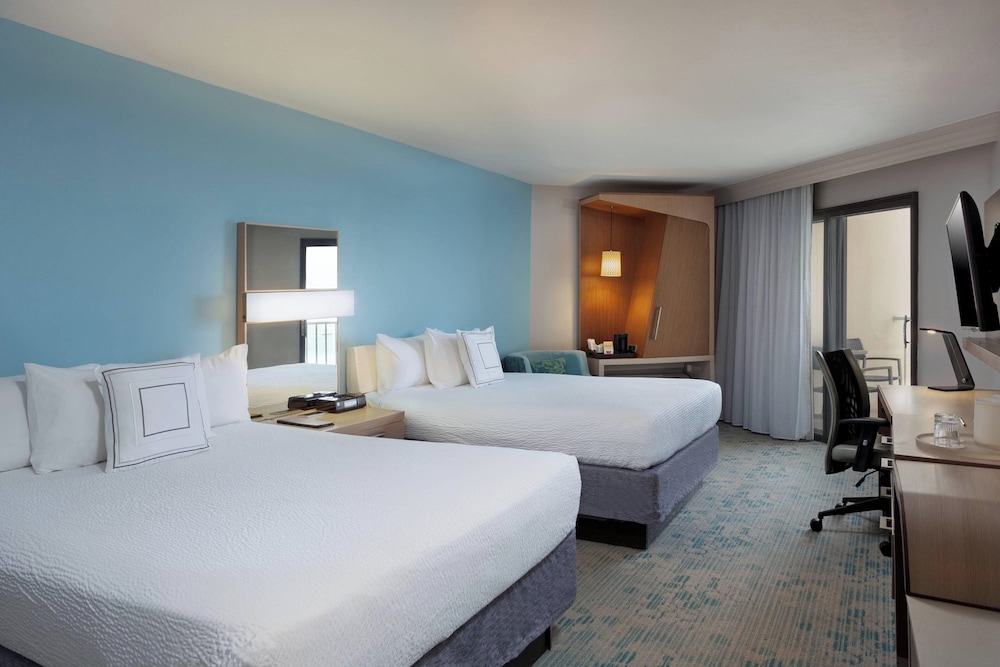 Room, 2 Queen Beds, Pool View (Poolside) - Photo 2