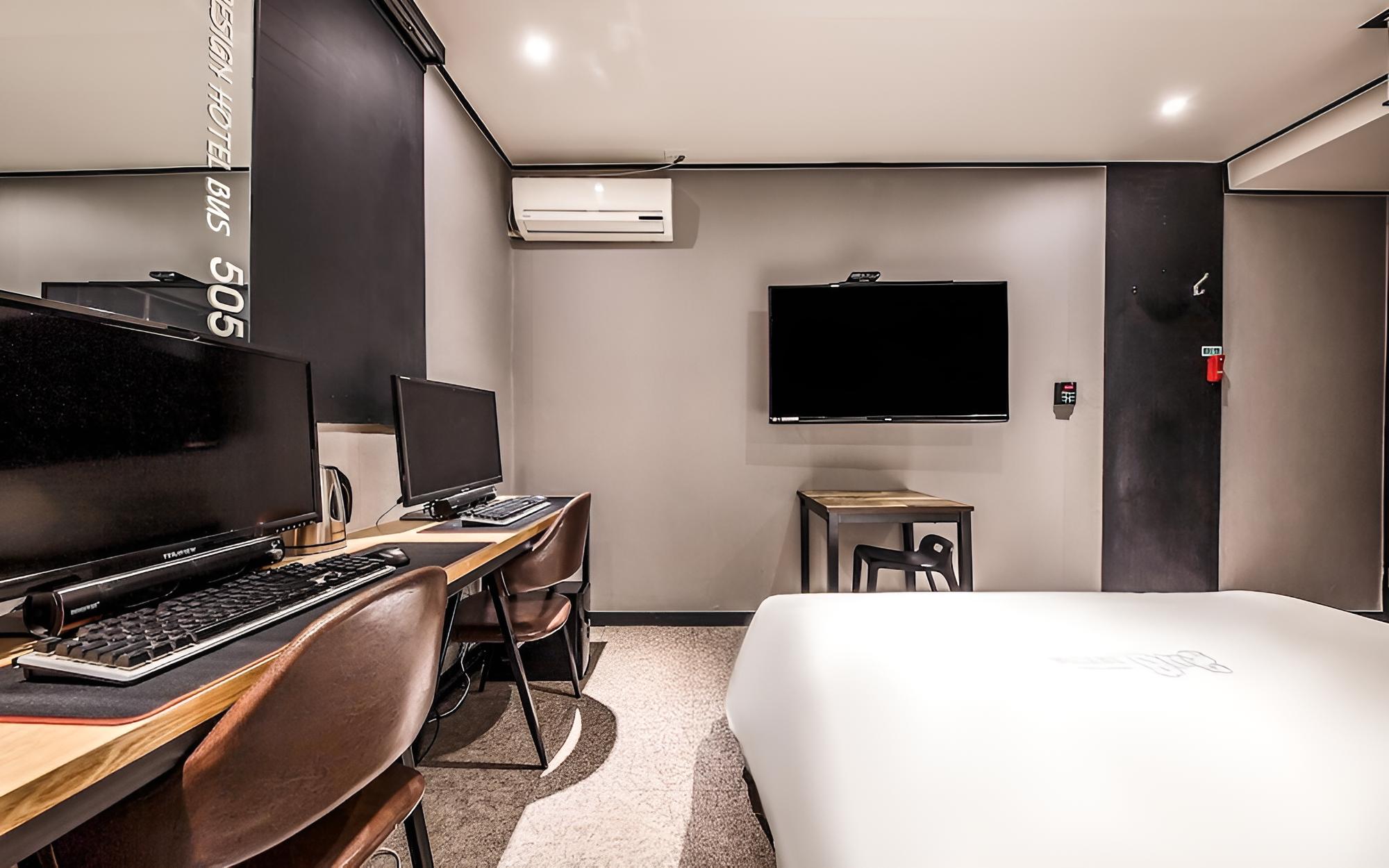 Room (2PC room (LOL Overwatch Netflix avail) - Photo 1
