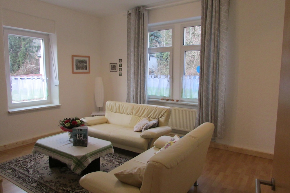 Traditional Apartment, 1 King Bed, Non Smoking, Garden View photo 3