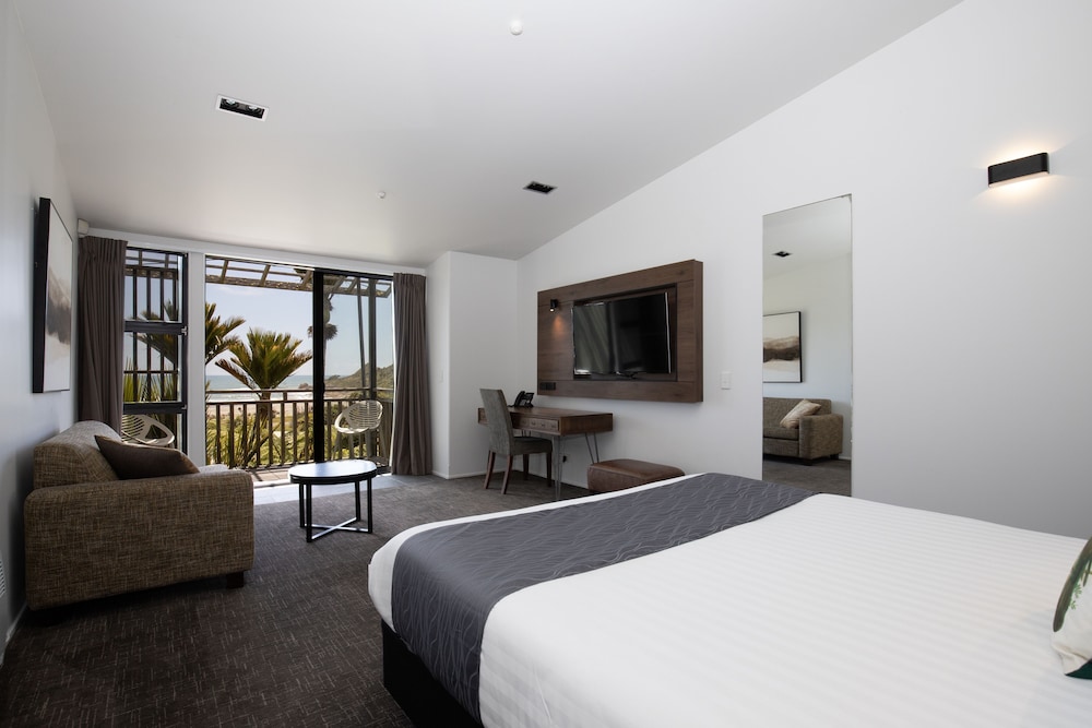 Deluxe Ocean View Suite - Balcony photo 3