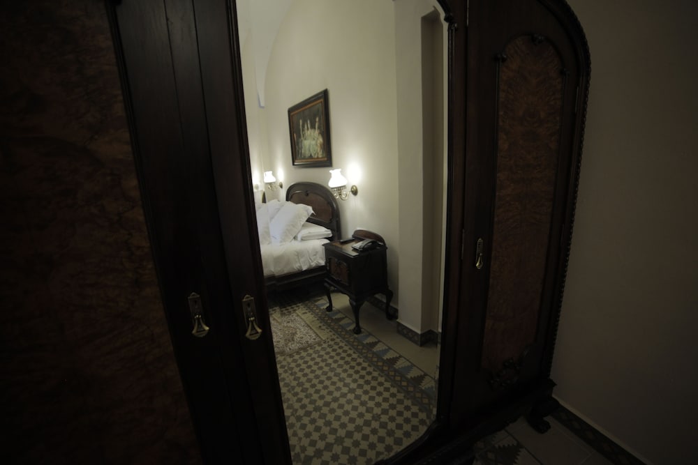 Deluxe Suite, Jetted Tub (4 Pax) photo 2