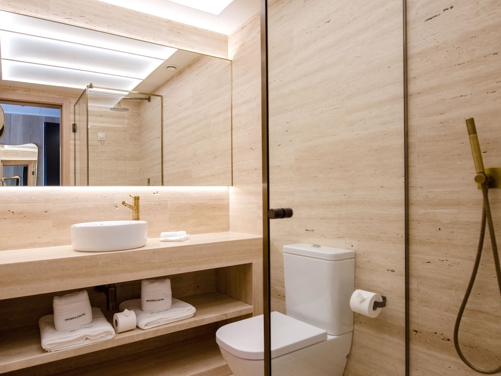 Standard Single Room thumbnail 6