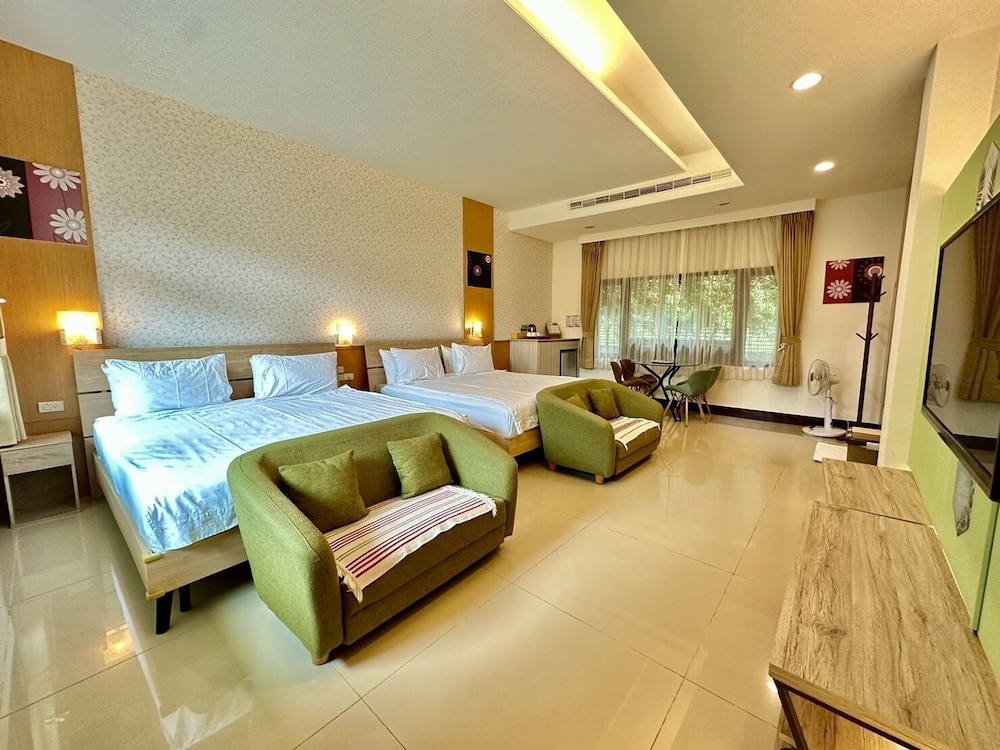 Senior Quadruple Room photo 2