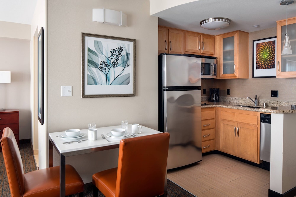 Suite, 1 Bedroom, Harbor View, Corner (Hearing Accessible) photo 2