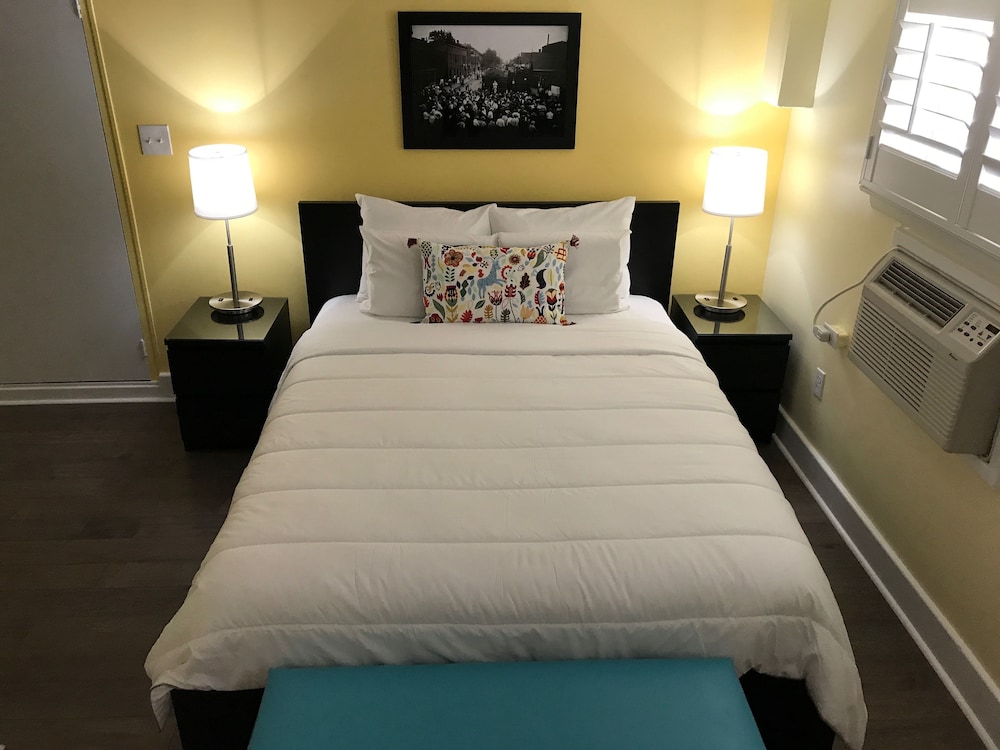 Signature Room, 1 King Bed photo 2