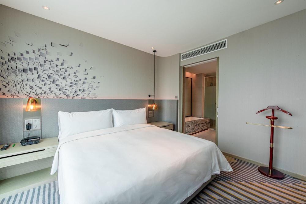 Suite, 1 King Bed with Sofa bed (Top Floor)