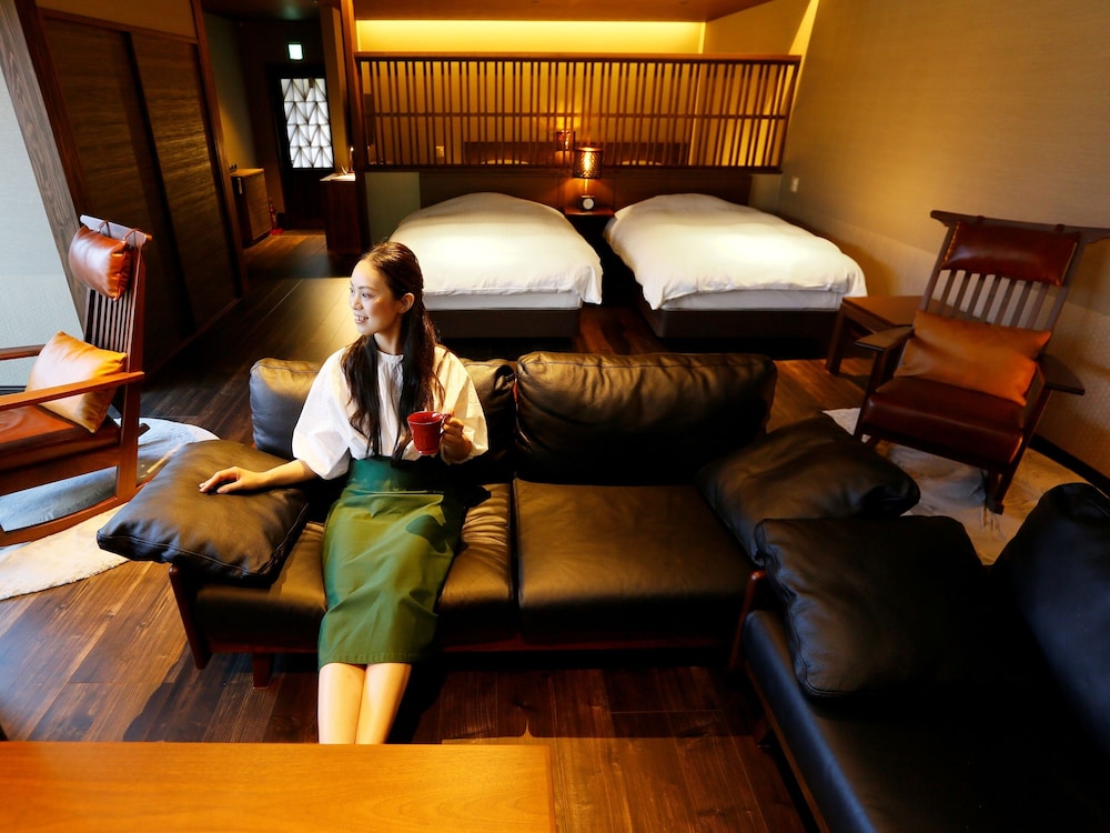 Suite, 4 Beds, private bath, Non Smoking - Photo 9