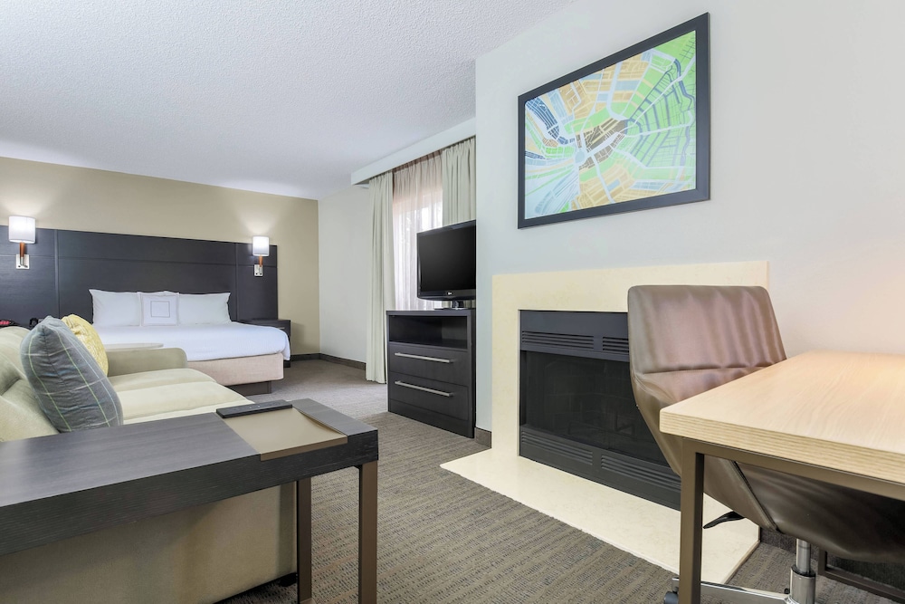 Studio, 1 King Bed With Sofa Bed, Fireplace (Mobility/Hearing Access, Roll-In Shwr) photo 3
