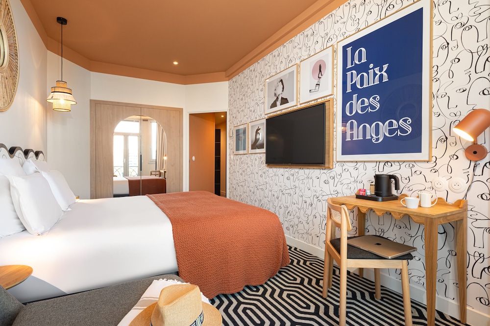 Double Or Twin Room thumbnail 6