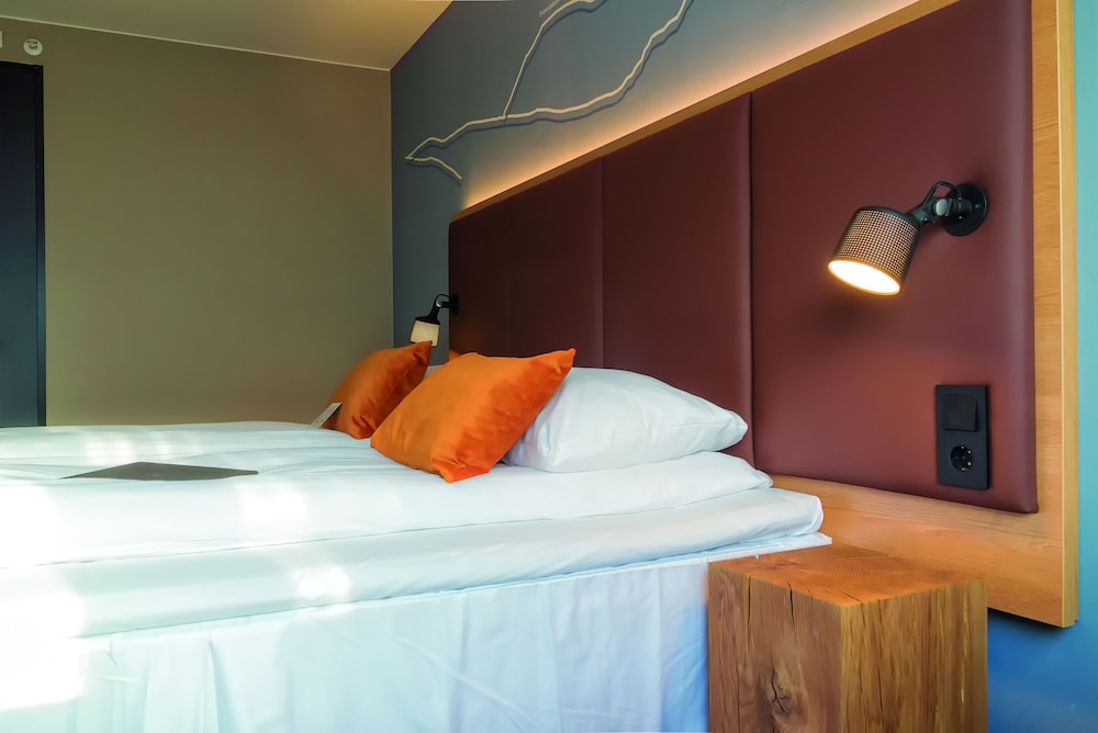 Standard Room, 1 King Bed photo 1