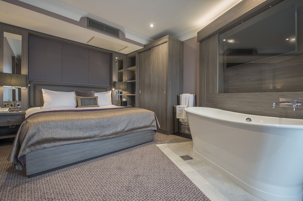 Suite, 1 Bedroom (Freestanding Bath) - Photo 1
