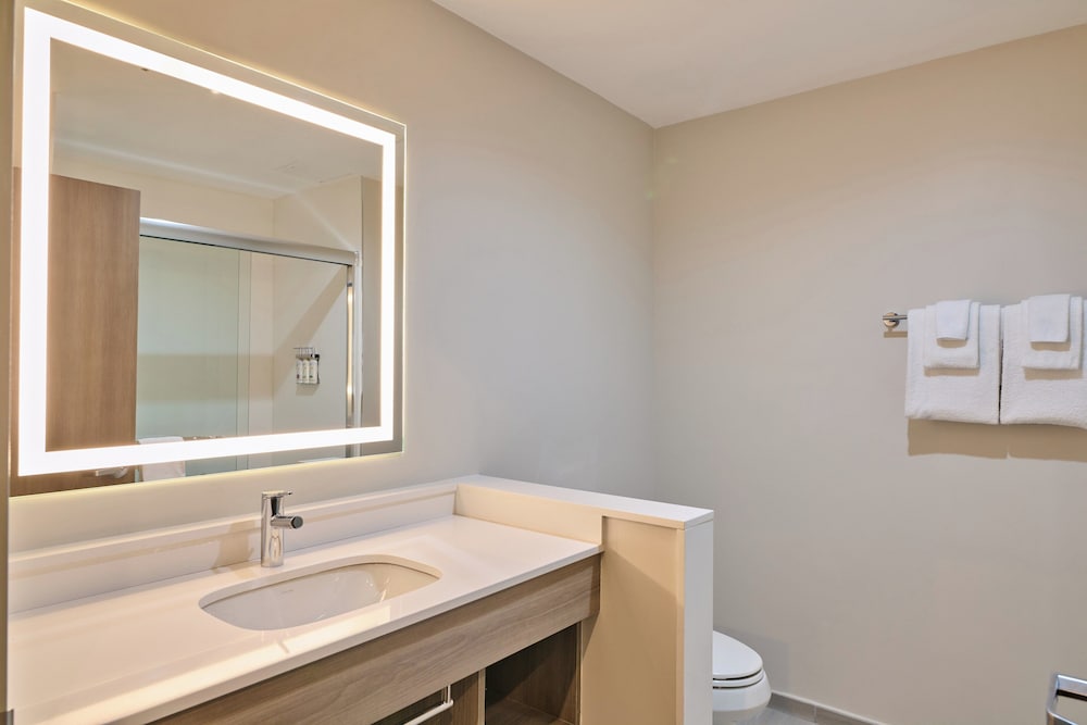 Suite, 2 Queen Beds, Accessible Bathtub (Mobility) photo 2