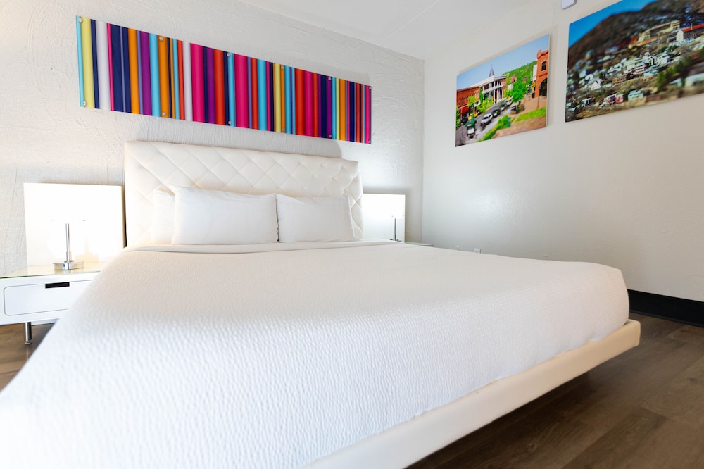 Deluxe King Room - Photo 1