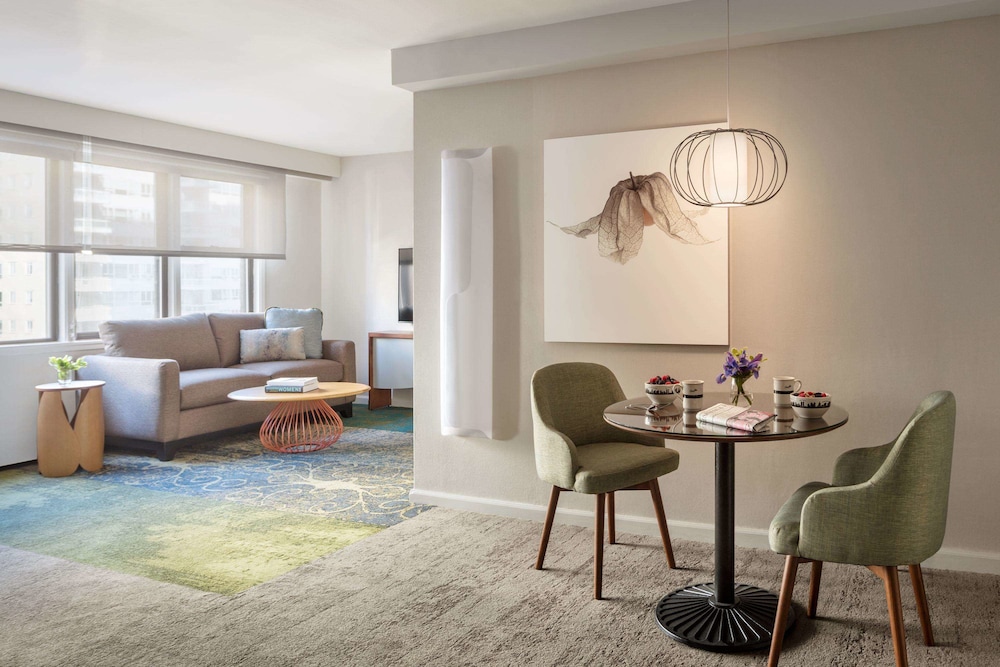 Junior Suite, 1 King Bed, Garden View