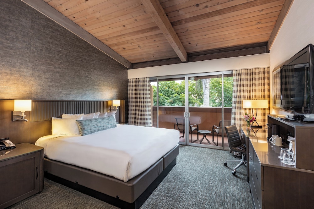 Premier Room, 1 King Bed - Photo 2