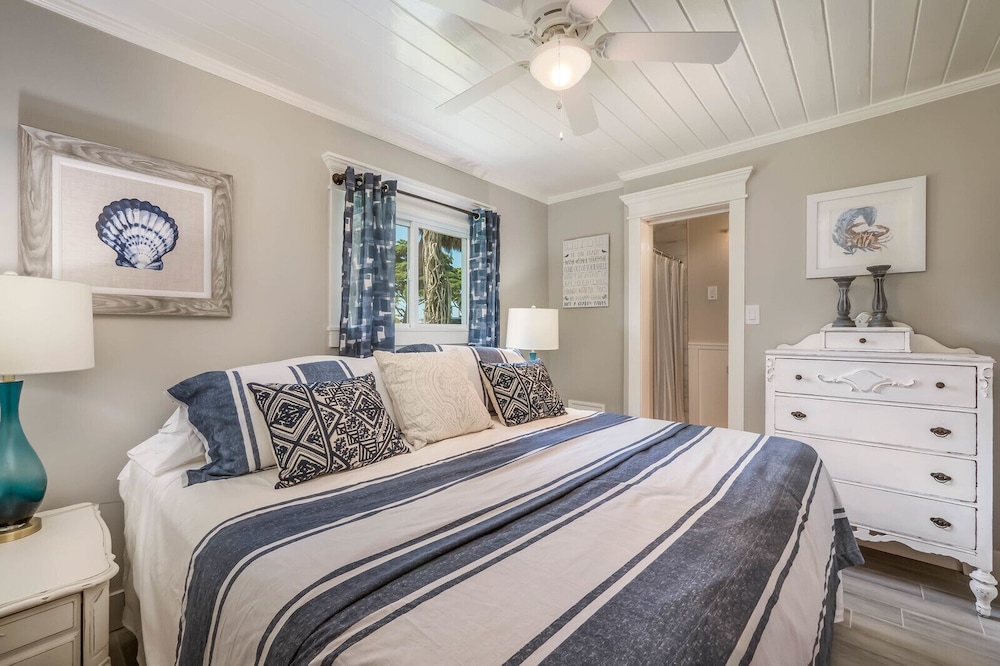 Deluxe Two-King One-Bedroom Suite photo 2