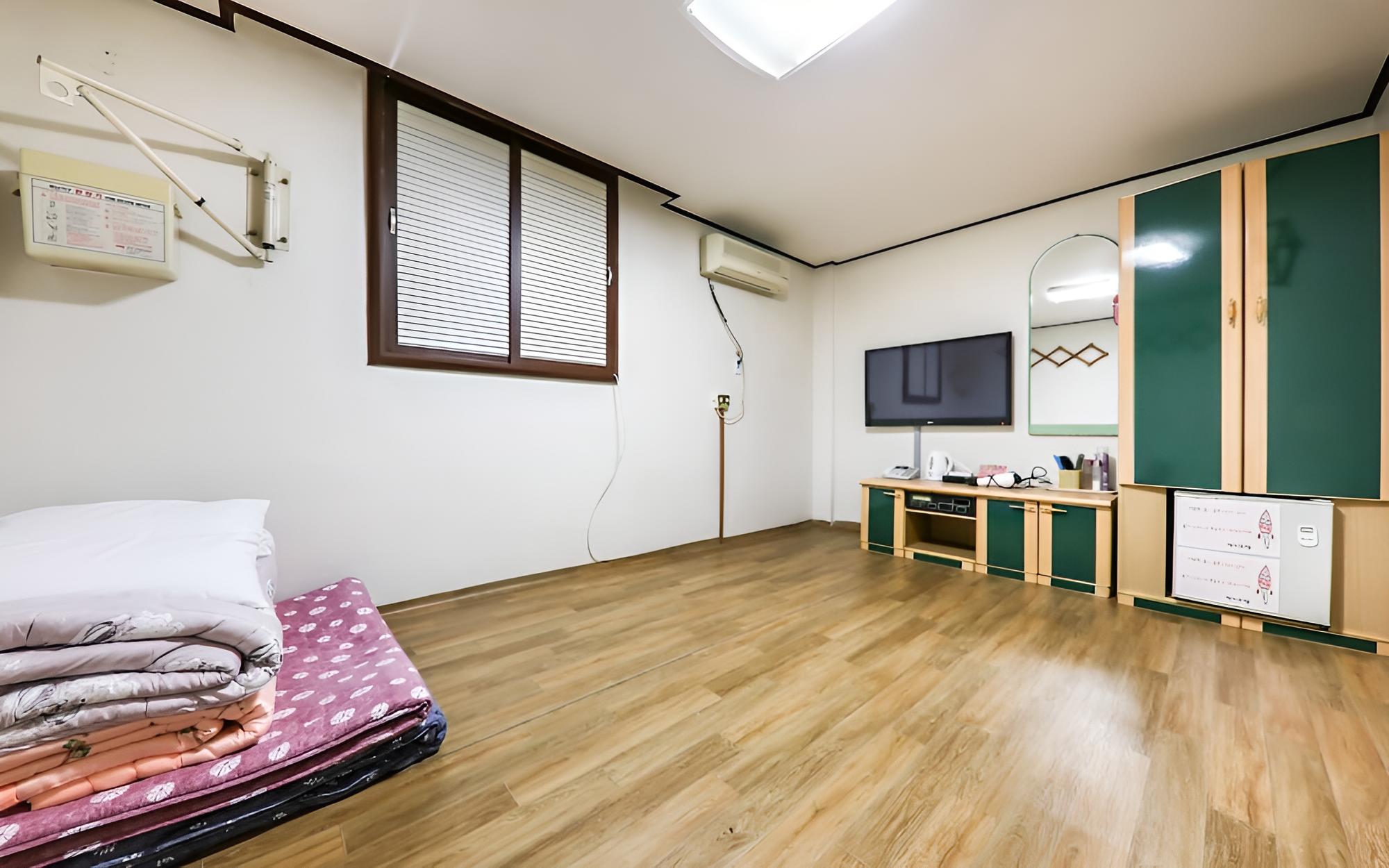 Room (On-dol) - Photo 1