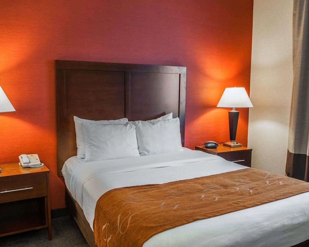 Suite, 1 Queen Bed, Accessible, Non Smoking photo 1