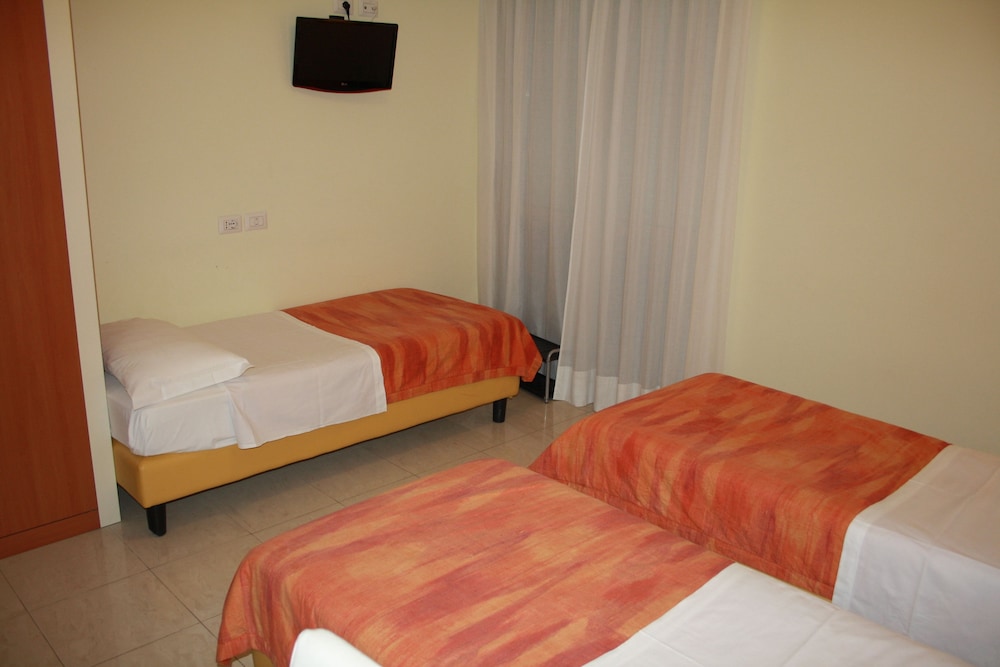 Double or Twin Room - Photo 2