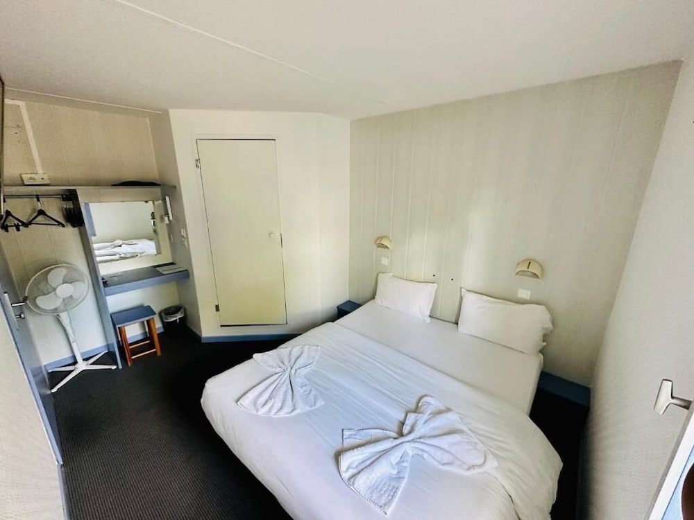 Room - Photo 1