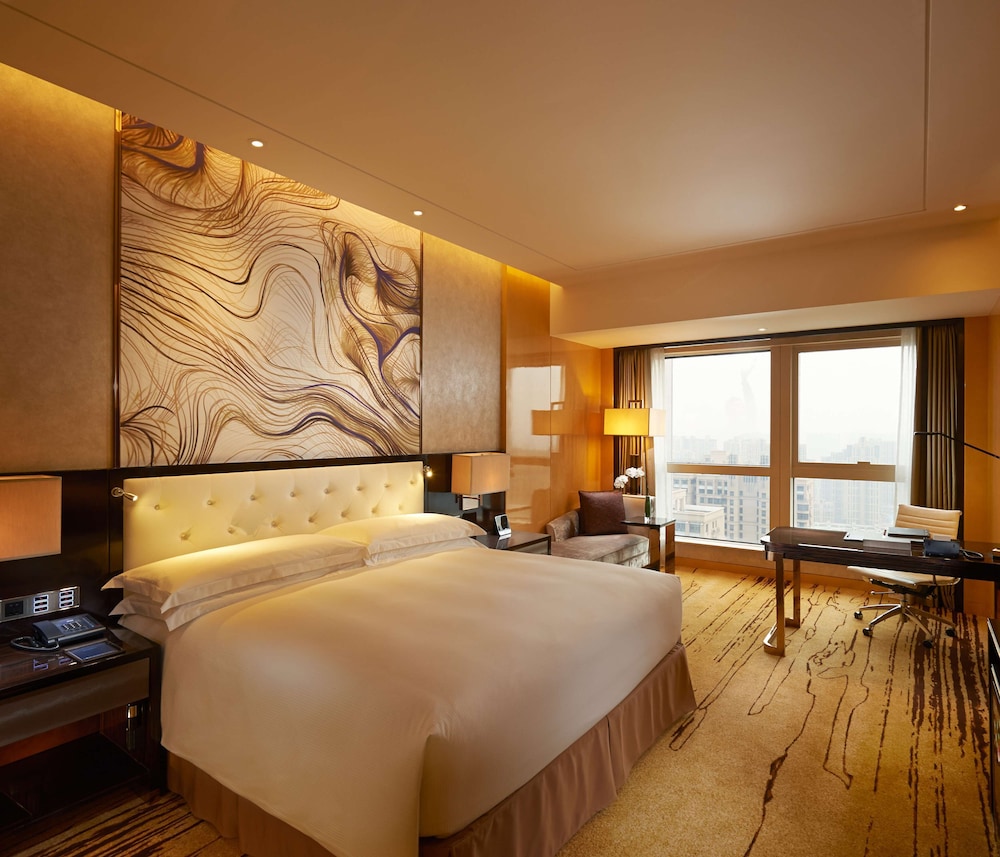 Deluxe Room, 1 King Bed (Guest) photo 1