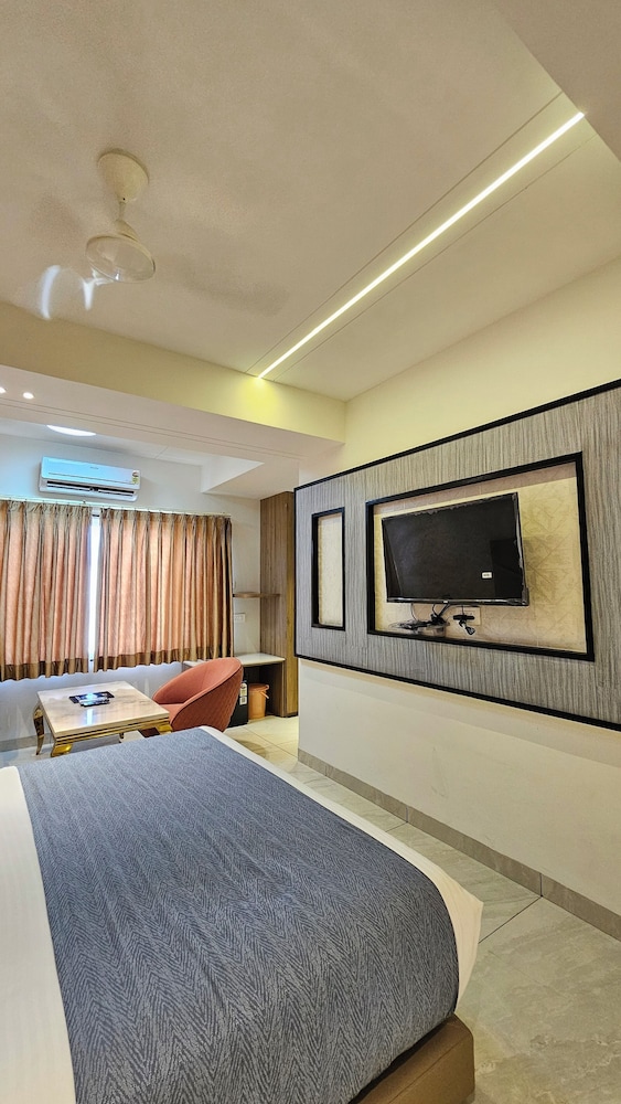 Deluxe Room - Photo 6