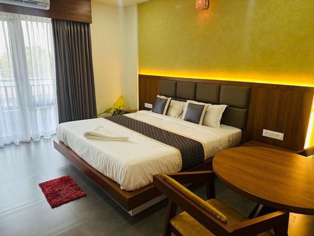 Superior Studio Suite, City View