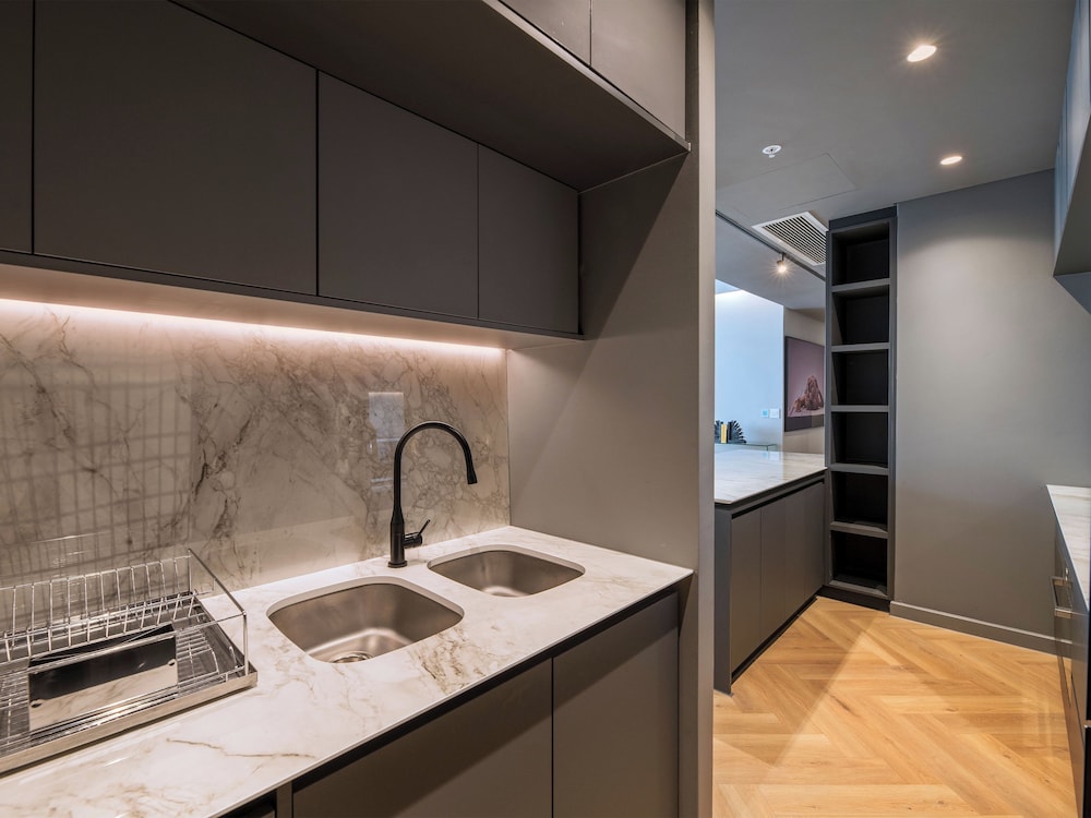 Three Bedroom Apartment - Photo 10