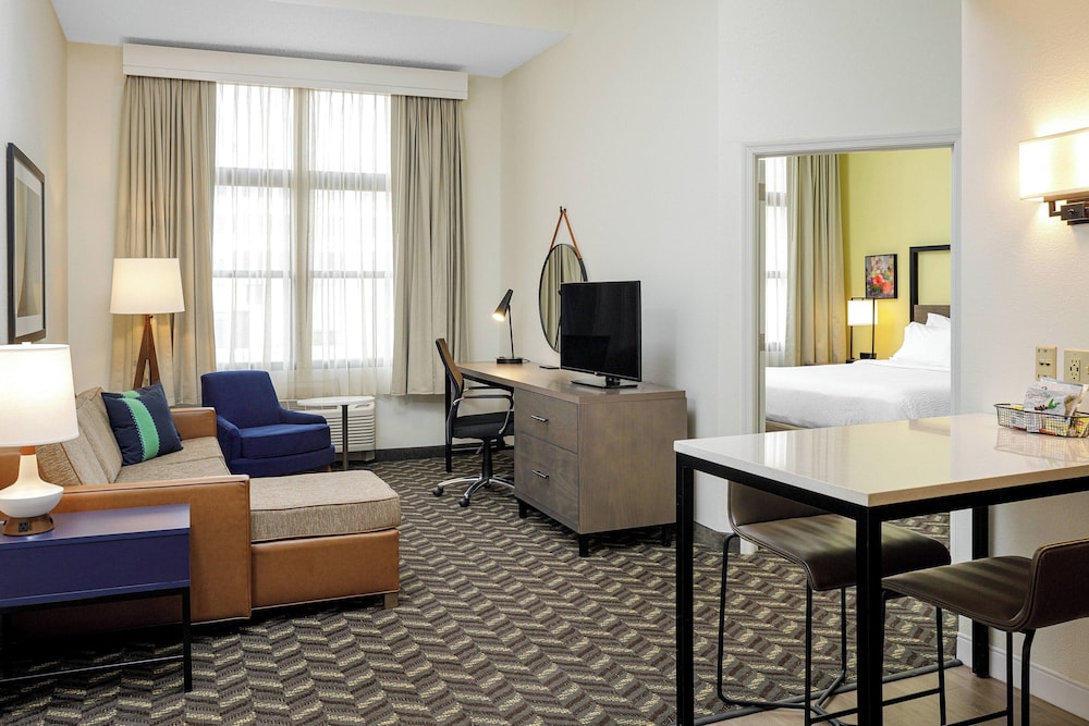 Suite, 1 Bedroom - Photo 2