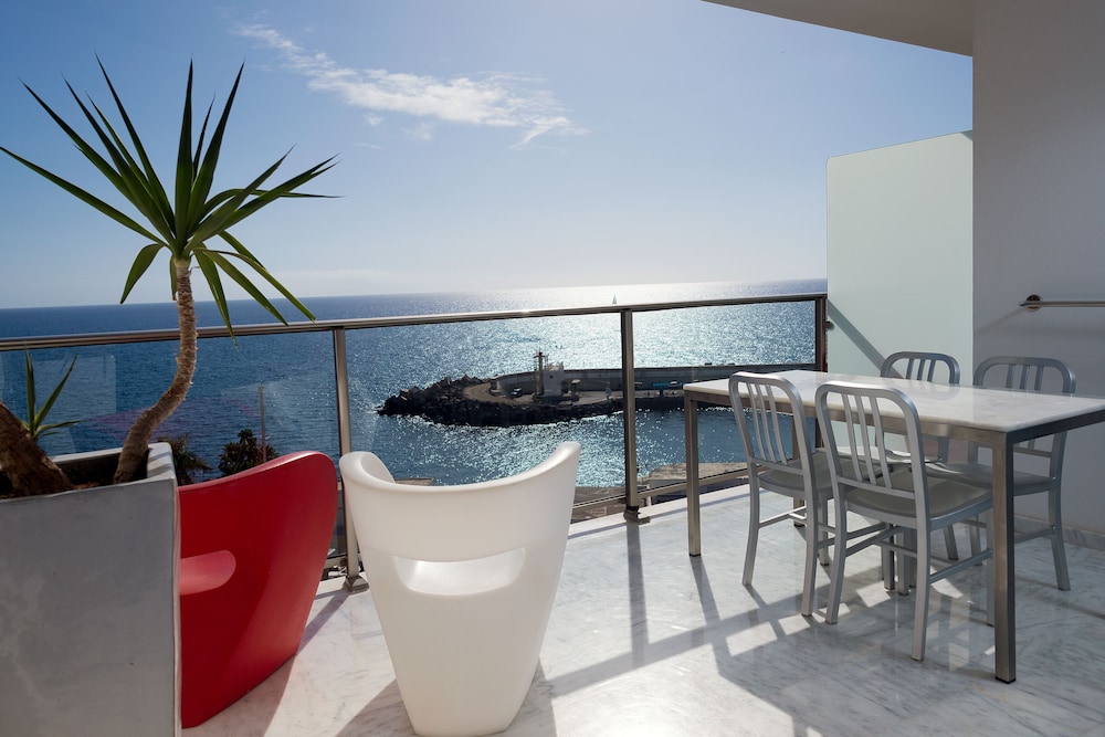 Suite, Sea View (2 Adults and 2 Children)