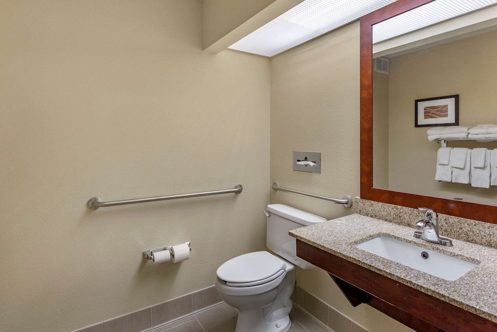 Suite 1 King Bed with 2 Person Whirlpool Tub photo 2