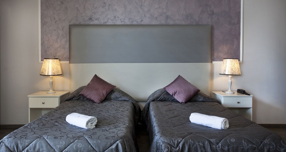 Standard Double or Twin Room (for single use) - Photo 2