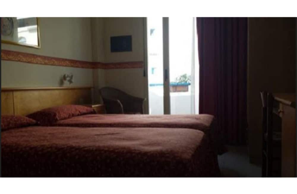Double or Twin Room photo 3