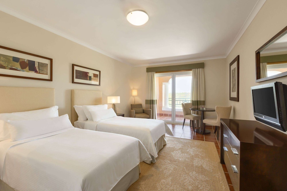 Room, 2 Twin Beds, Patio - Photo 17