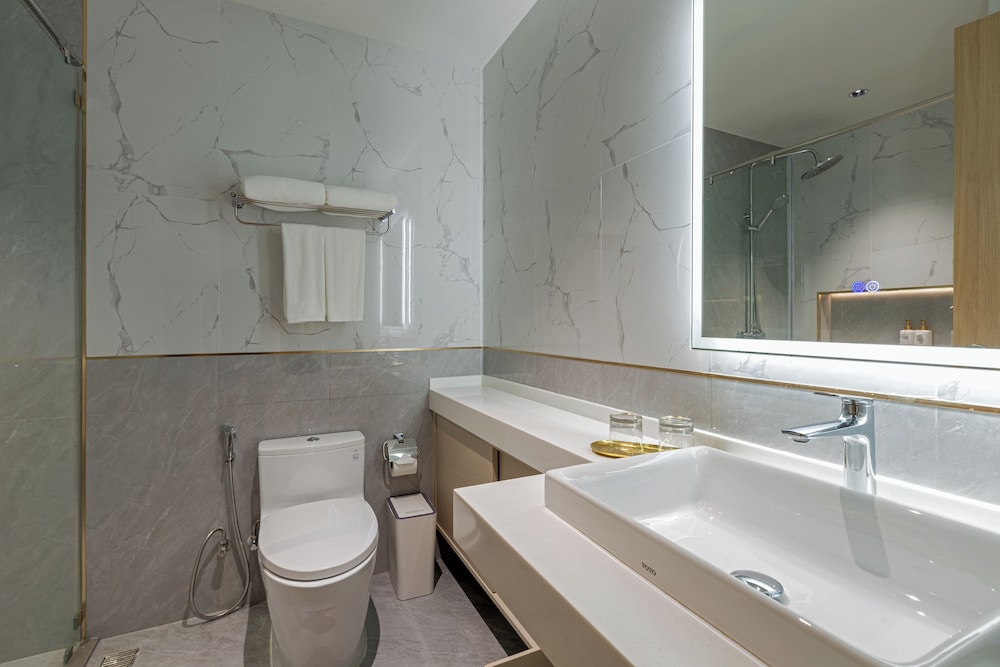 Grand Penthouse, 2 Bedrooms, Balcony, Sea View