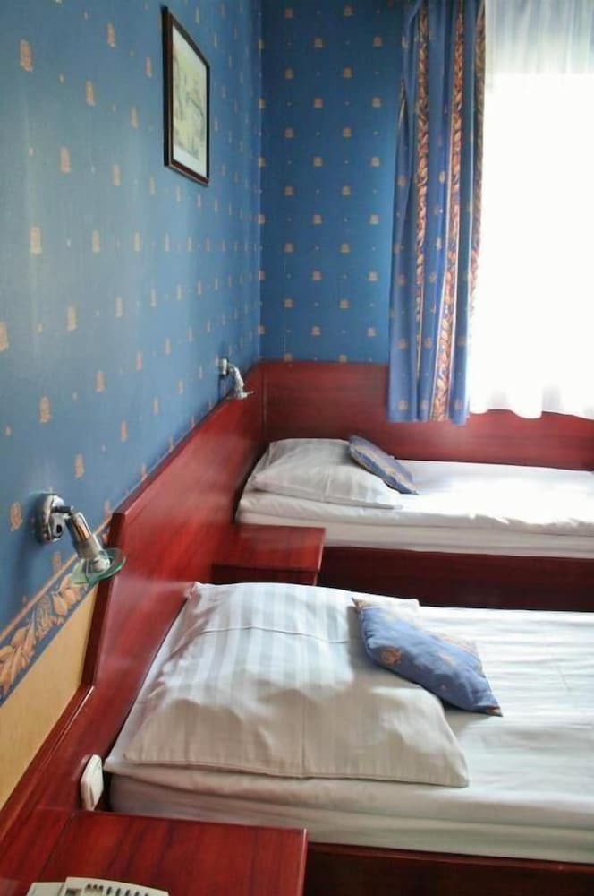 Basic Twin Room