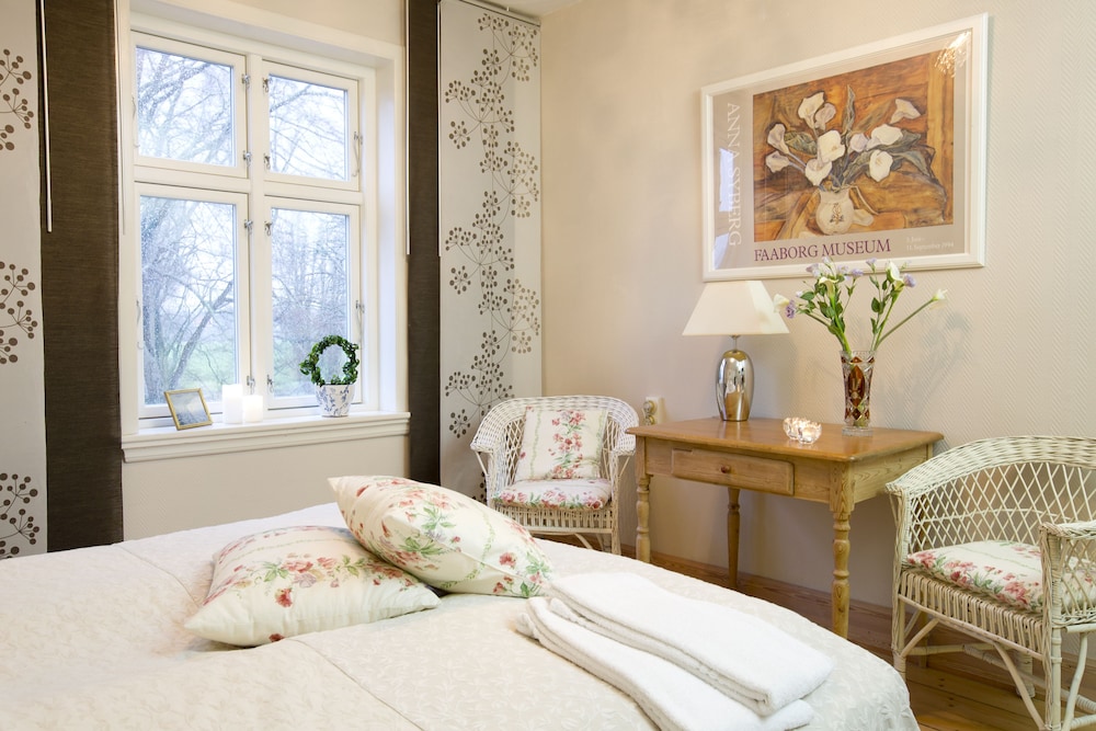 Classic Room, Shared Bathroom