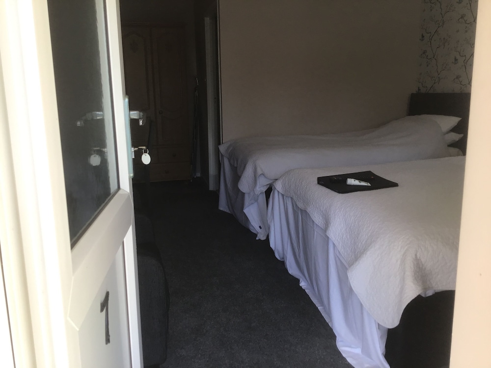 Family Twin Room (Room 7 - Room Only) photo 3