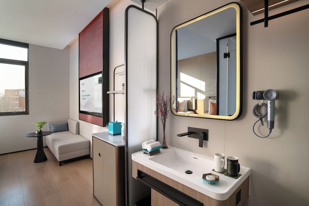 Superior Twin Room, City View