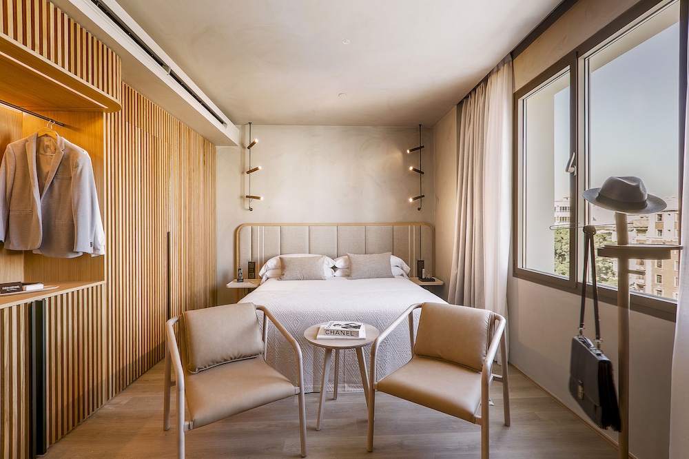 Premium Double Room Single Use (LARIOS)