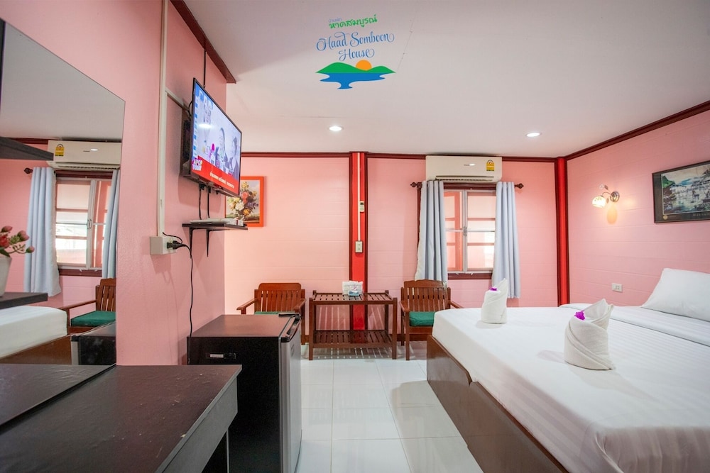 Standard Triple Room, Balcony, Garden View photo 3