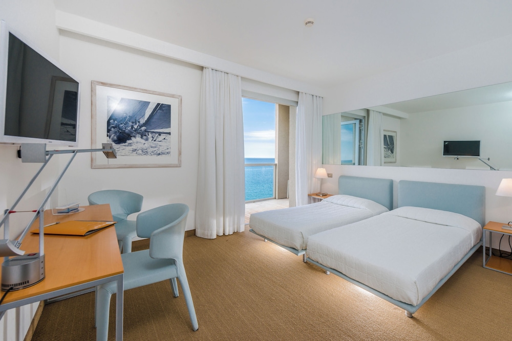 Room, 2 Twin Beds, Balcony, Sea View