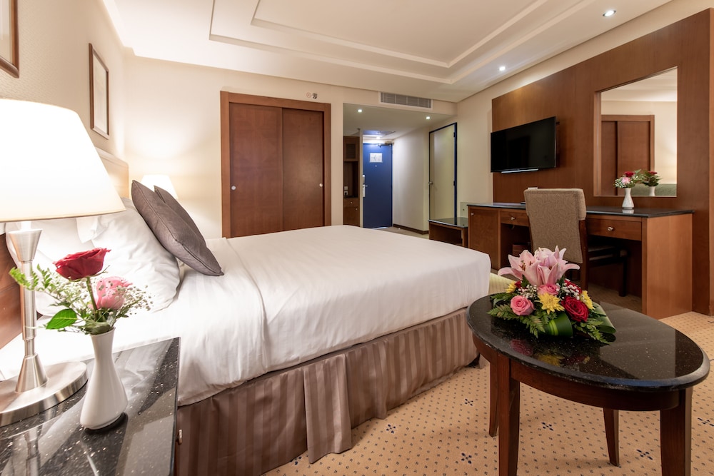 Standard Room, 1 King Bed, Accessible - Photo 2