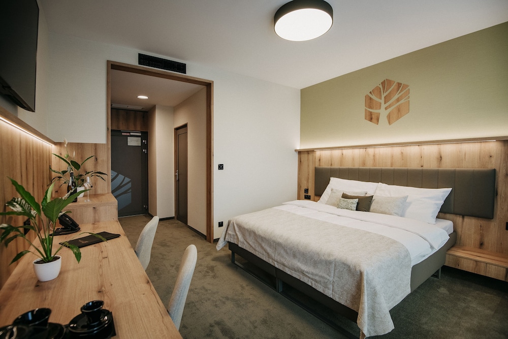 Basic Double Room, Ensuite photo 1